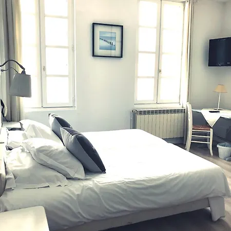 Le Galet Bleu Hotel 2*